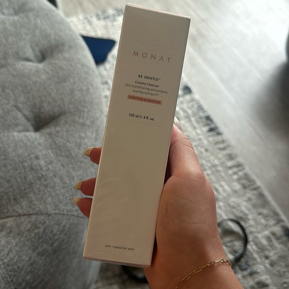 Monat be gentle creamy cleanser